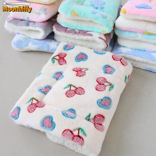 Thickened Pet Soft Fleece Pad Pet Blanket Bed Mat for Puppy Dog Cat Sofa Cushion Keep Warm Sleeping Cover Cushion Home Rug Kot